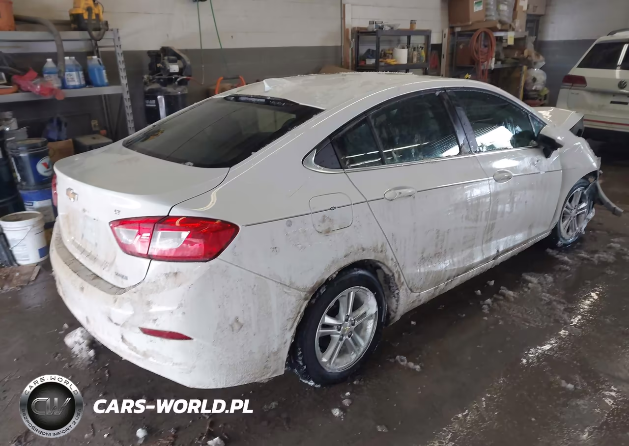 2018 Chevrolet Cruze Lt Auto VIN:1G1BE5SM9J7133798 - 4