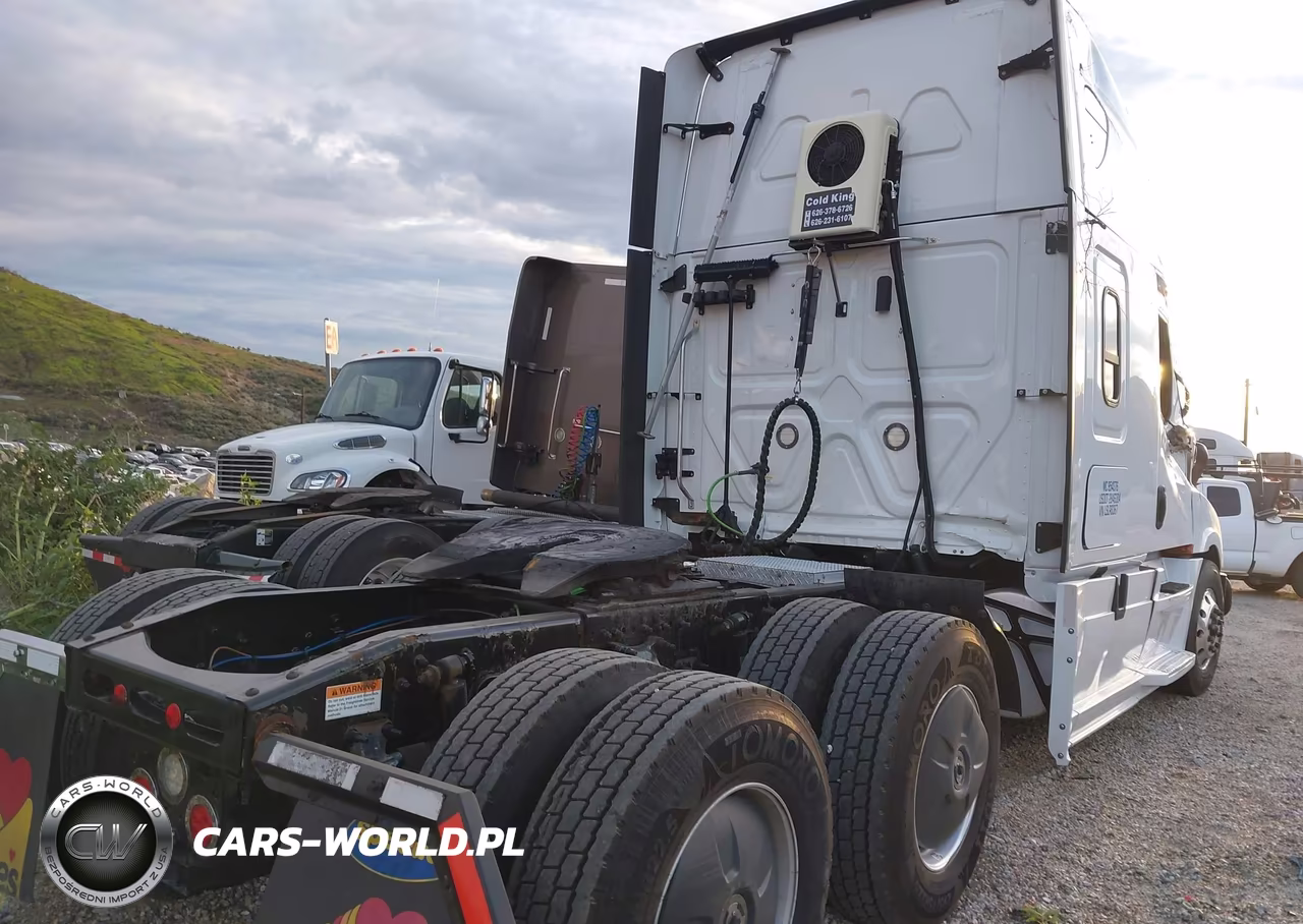 2020 Freightliner New Cascadia 126 VIN:3AKJHHDR8LSLR8367 - 4