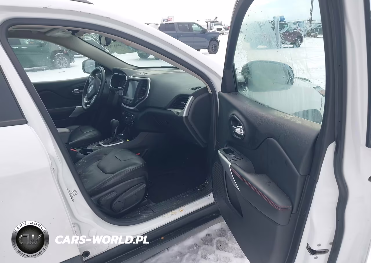 2017 Jeep Cherokee Trailhawk L Plus 4X4 VIN:1C4PJMBSXHW639948 - 5