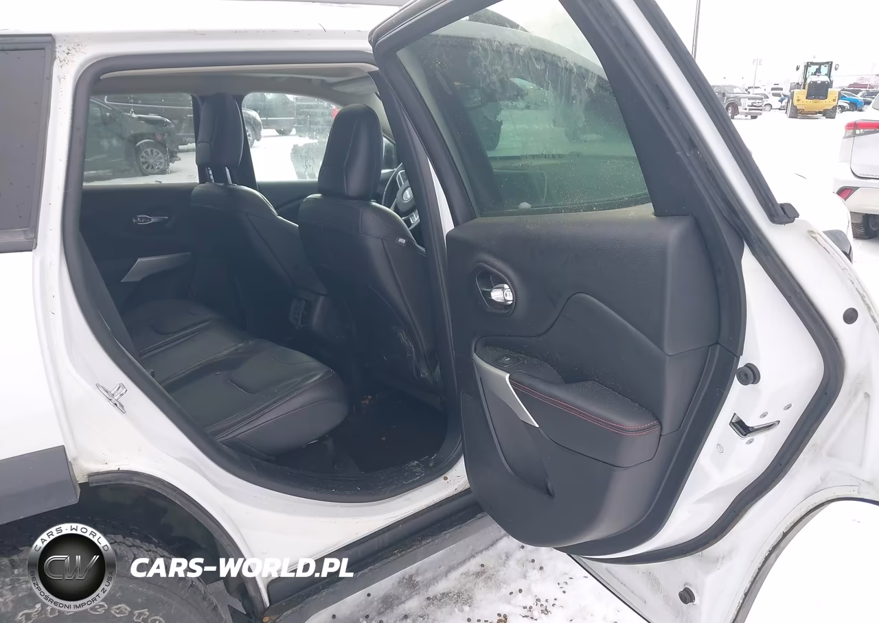2017 Jeep Cherokee Trailhawk L Plus 4X4 VIN:1C4PJMBSXHW639948 - 8