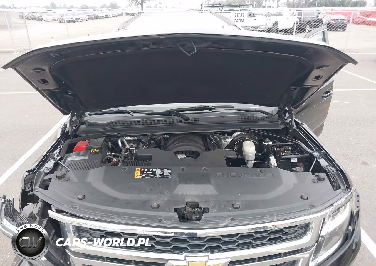 2018 Chevrolet Suburban Lt VIN:1GNSKHKC4JR205124 - 10