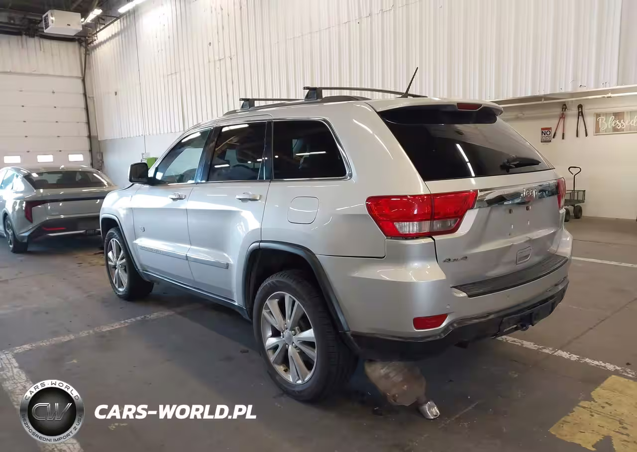 2011 Jeep Grand Cherokee Laredo VIN:1J4RR4GT1BC646258 - 3