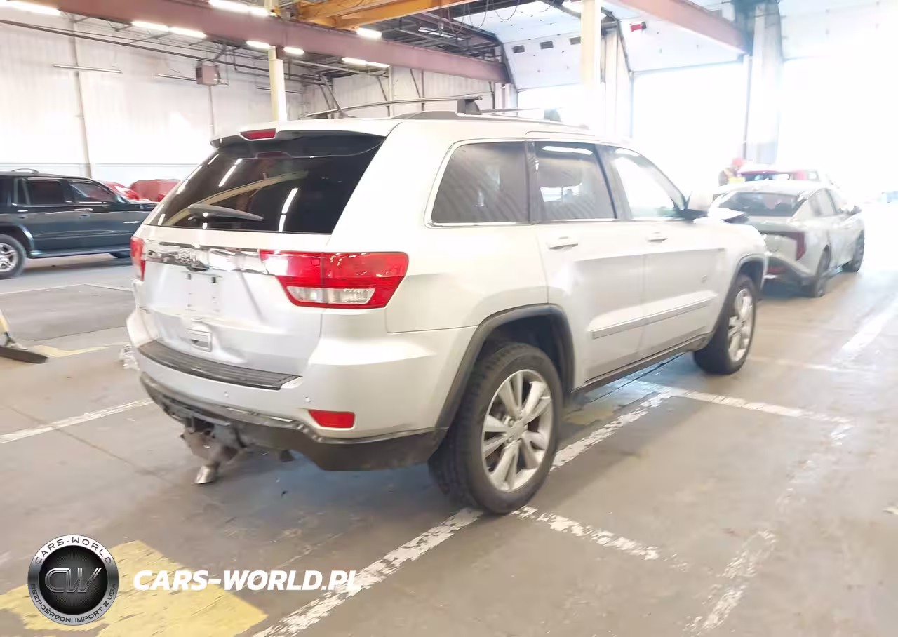 2011 Jeep Grand Cherokee Laredo VIN:1J4RR4GT1BC646258 - 4