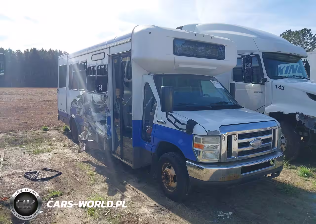 2015 Ford E-450 Cutaway