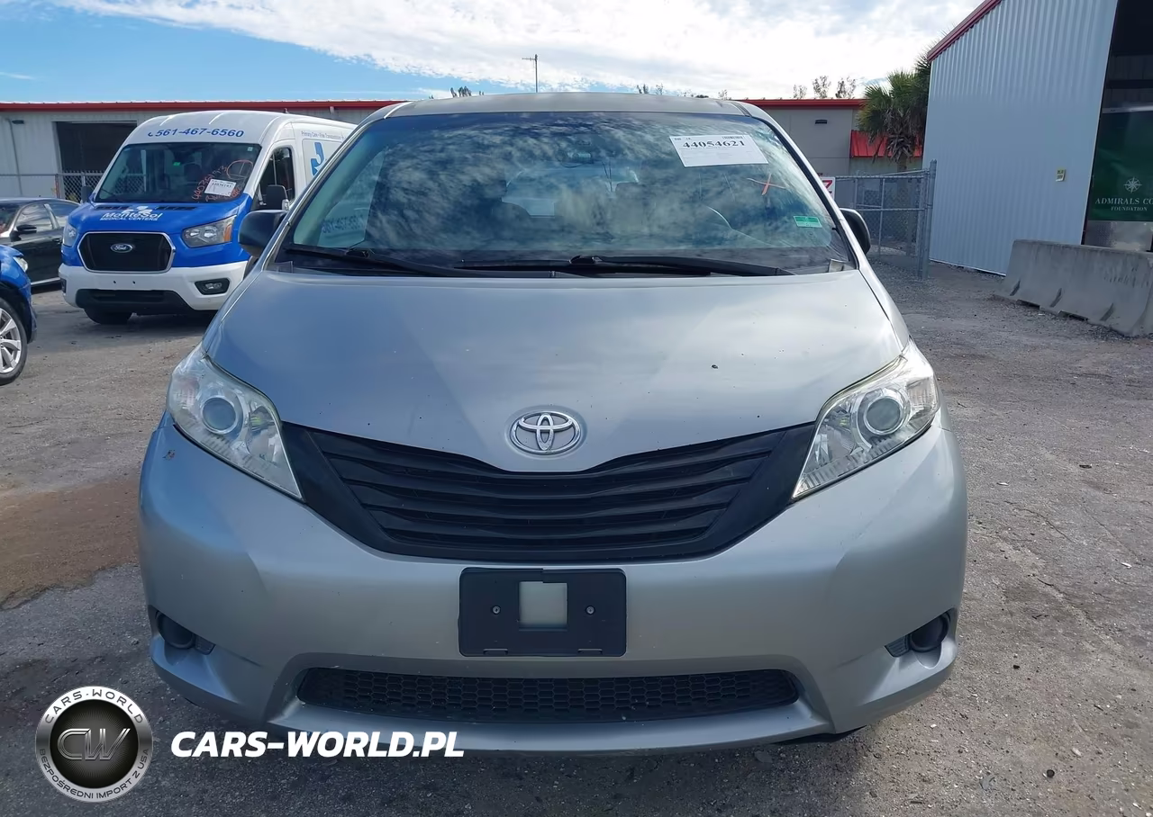 2011 Toyota Sienna VIN:5TDKA3DCXBS008831 - 12