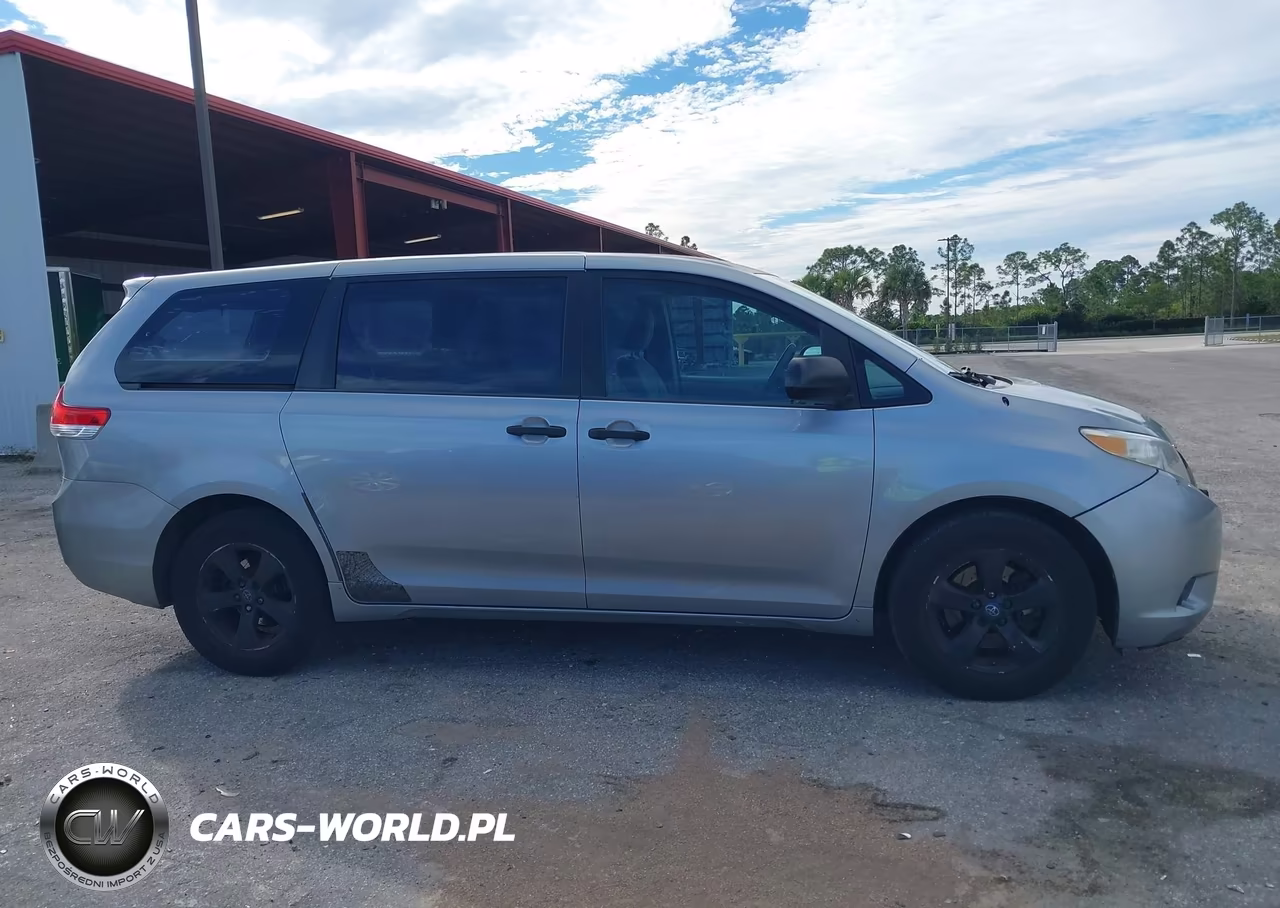 2011 Toyota Sienna VIN:5TDKA3DCXBS008831 - 13