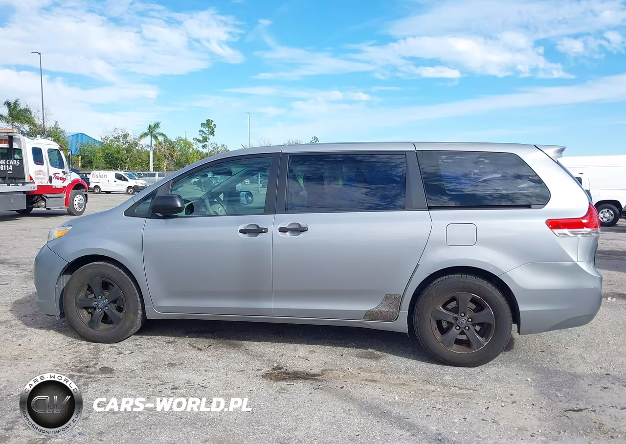 2011 Toyota Sienna VIN:5TDKA3DCXBS008831 - 14