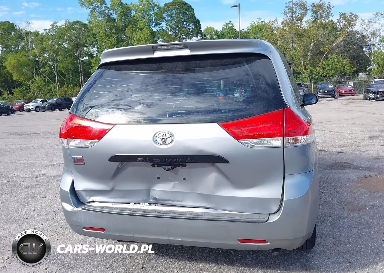 2011 Toyota Sienna VIN:5TDKA3DCXBS008831 - 16