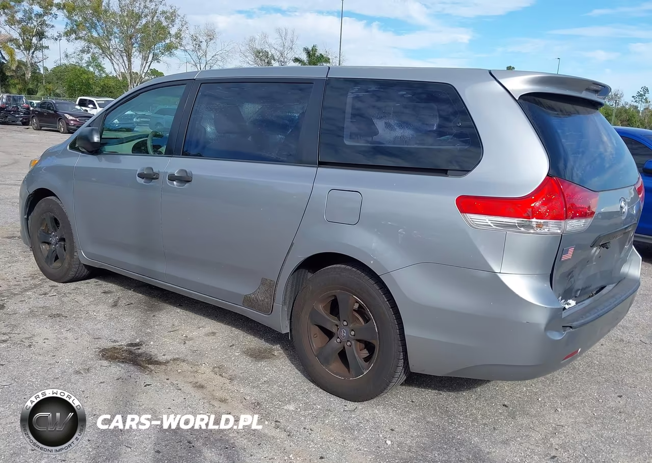 2011 Toyota Sienna VIN:5TDKA3DCXBS008831 - 3