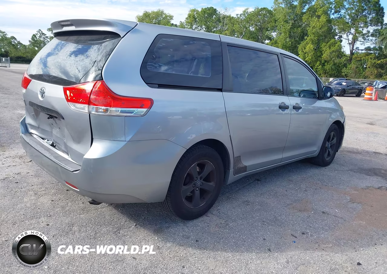 2011 Toyota Sienna VIN:5TDKA3DCXBS008831 - 4