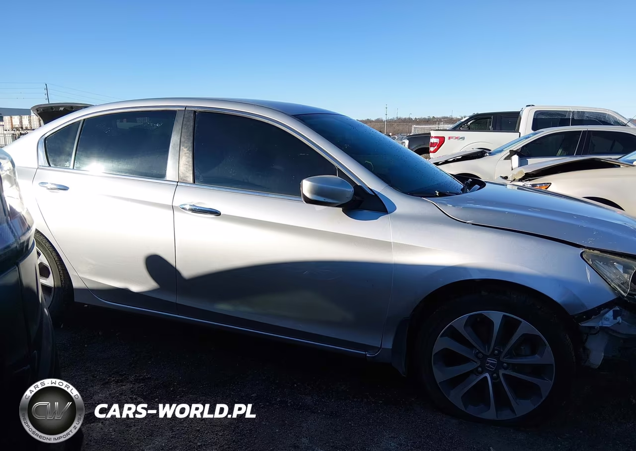 2015 Honda Accord Sport VIN:1HGCR2F59FA186823 - 13