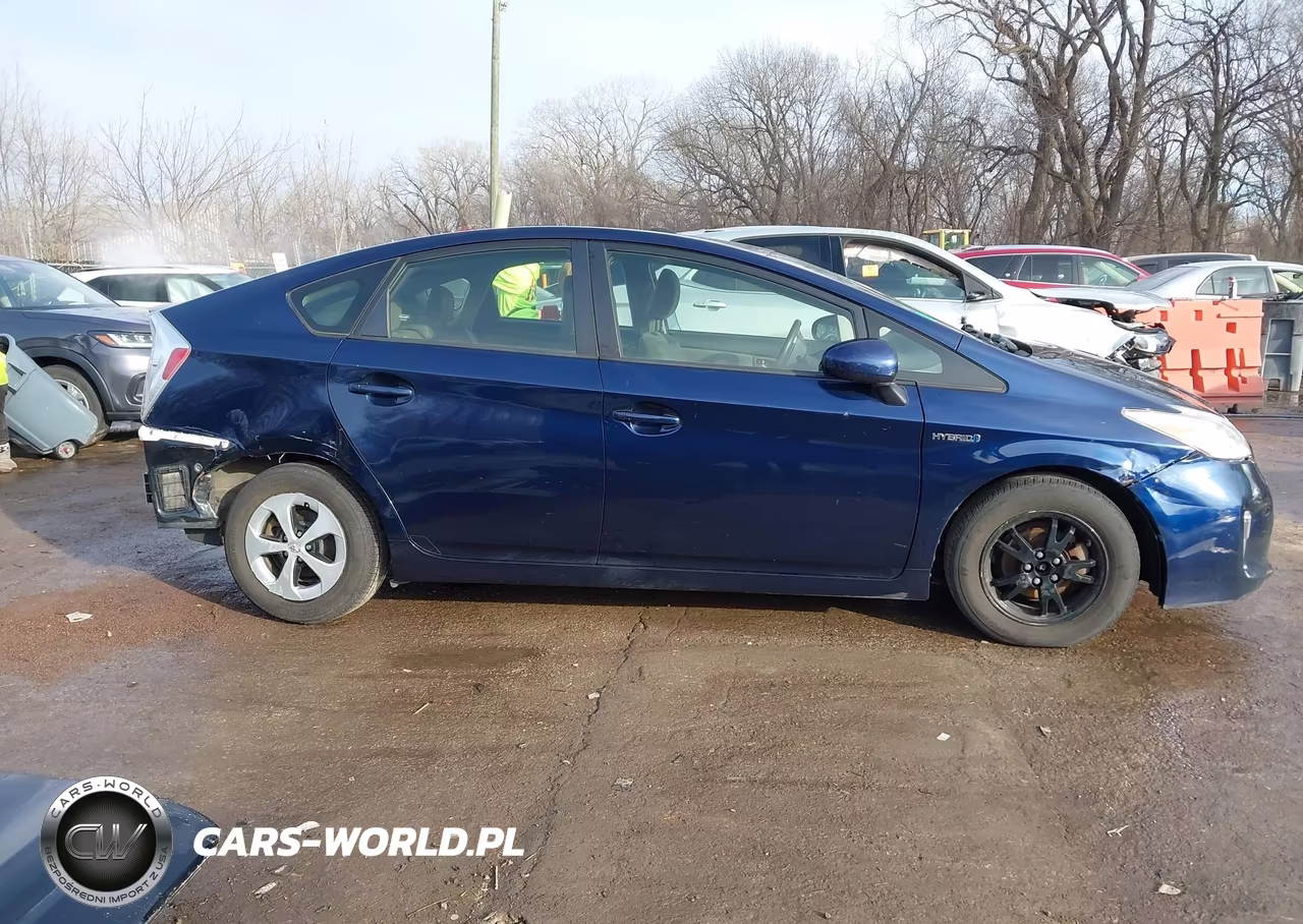2015 Toyota Prius Three VIN:JTDKN3DUXF0406689 - 14