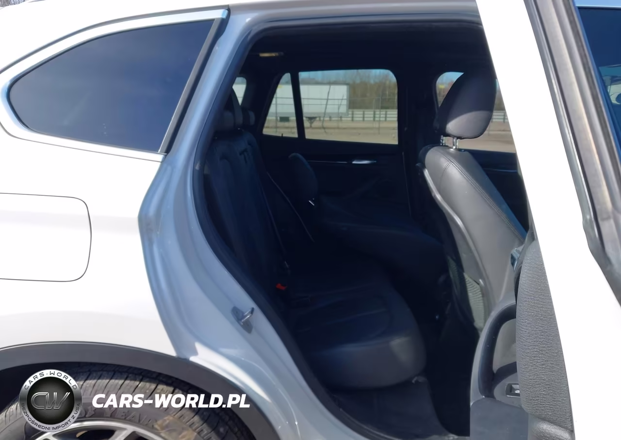 2018 BMW X1 xDrive28I VIN:WBXHT3C39J5K29771 - 8