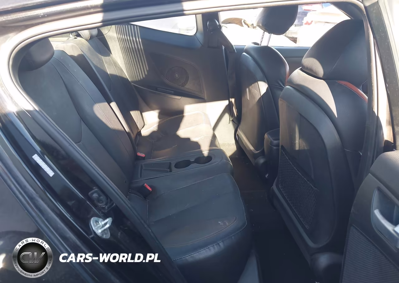 2016 Hyundai Veloster Turbo VIN:KMHTC6AE6GU297842 - 8