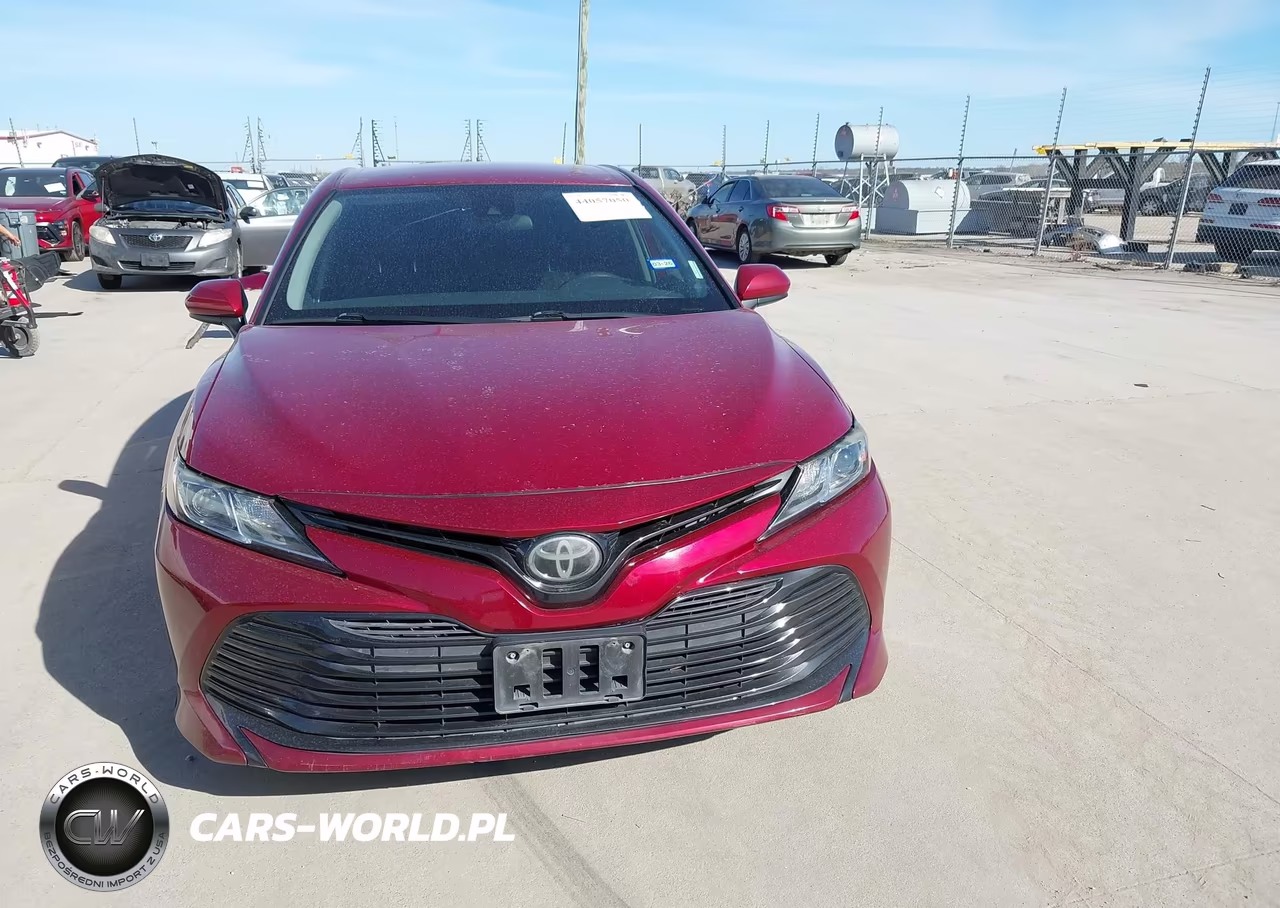 2020 Toyota Camry Le VIN:4T1C11AK2LU332658 - 13