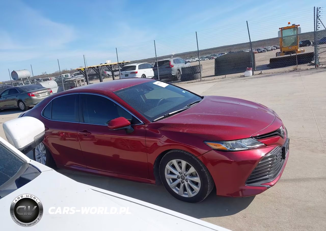 2020 Toyota Camry Le VIN:4T1C11AK2LU332658 - 14