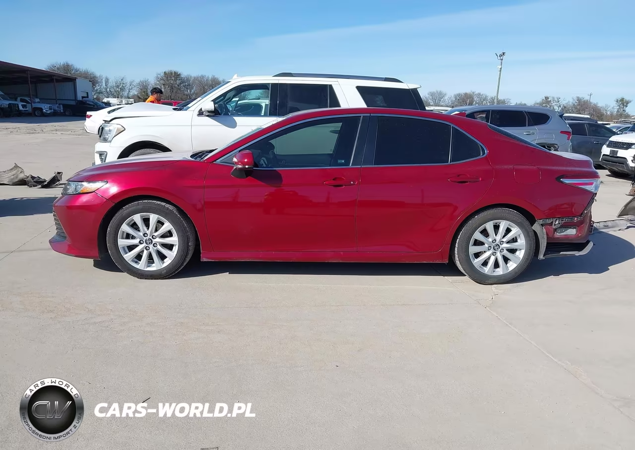 2020 Toyota Camry Le VIN:4T1C11AK2LU332658 - 15