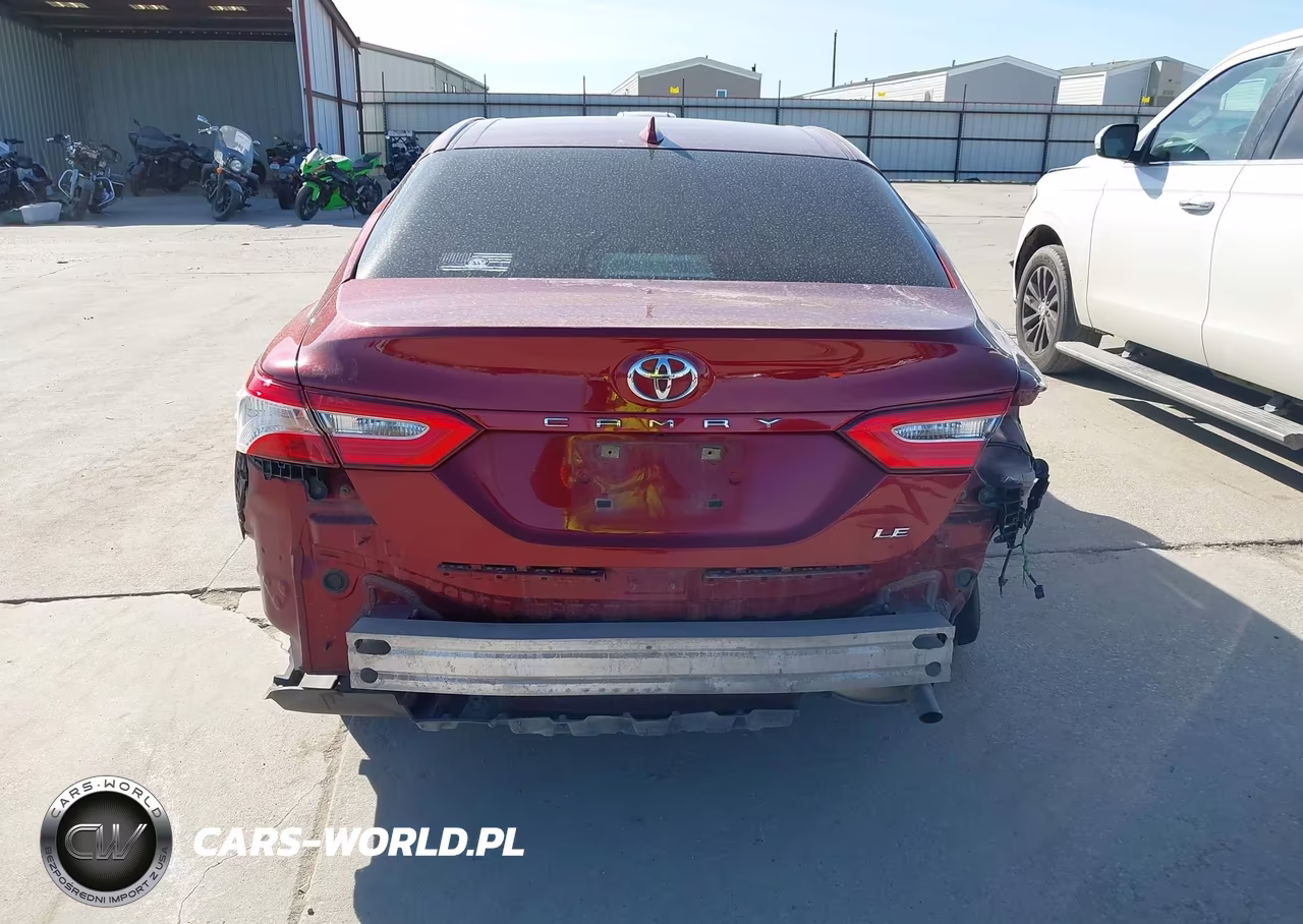 2020 Toyota Camry Le VIN:4T1C11AK2LU332658 - 17