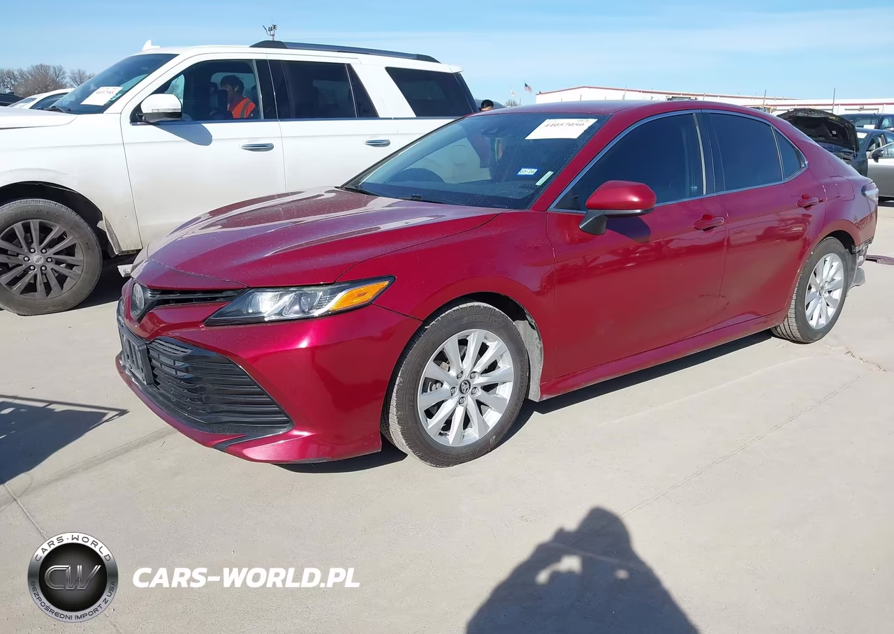 2020 Toyota Camry Le VIN:4T1C11AK2LU332658 - 2