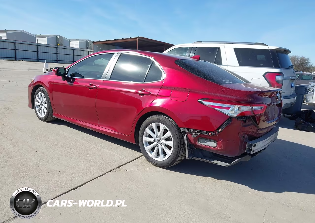 2020 Toyota Camry Le VIN:4T1C11AK2LU332658 - 3