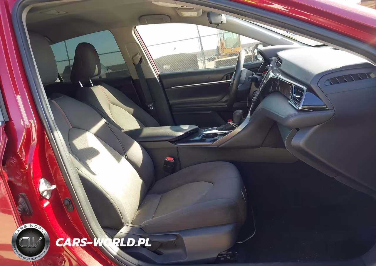 2020 Toyota Camry Le VIN:4T1C11AK2LU332658 - 5