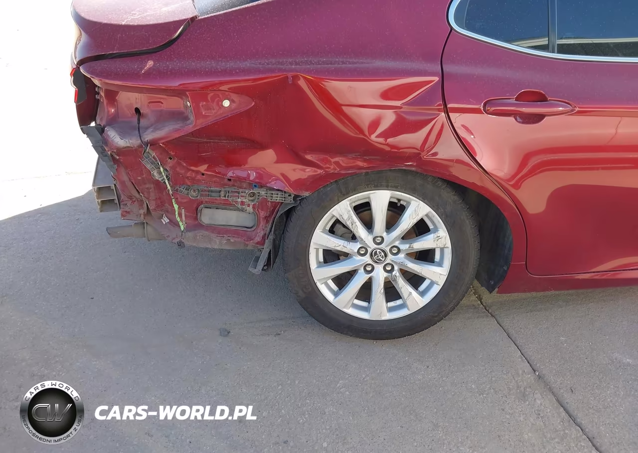 2020 Toyota Camry Le VIN:4T1C11AK2LU332658 - 6