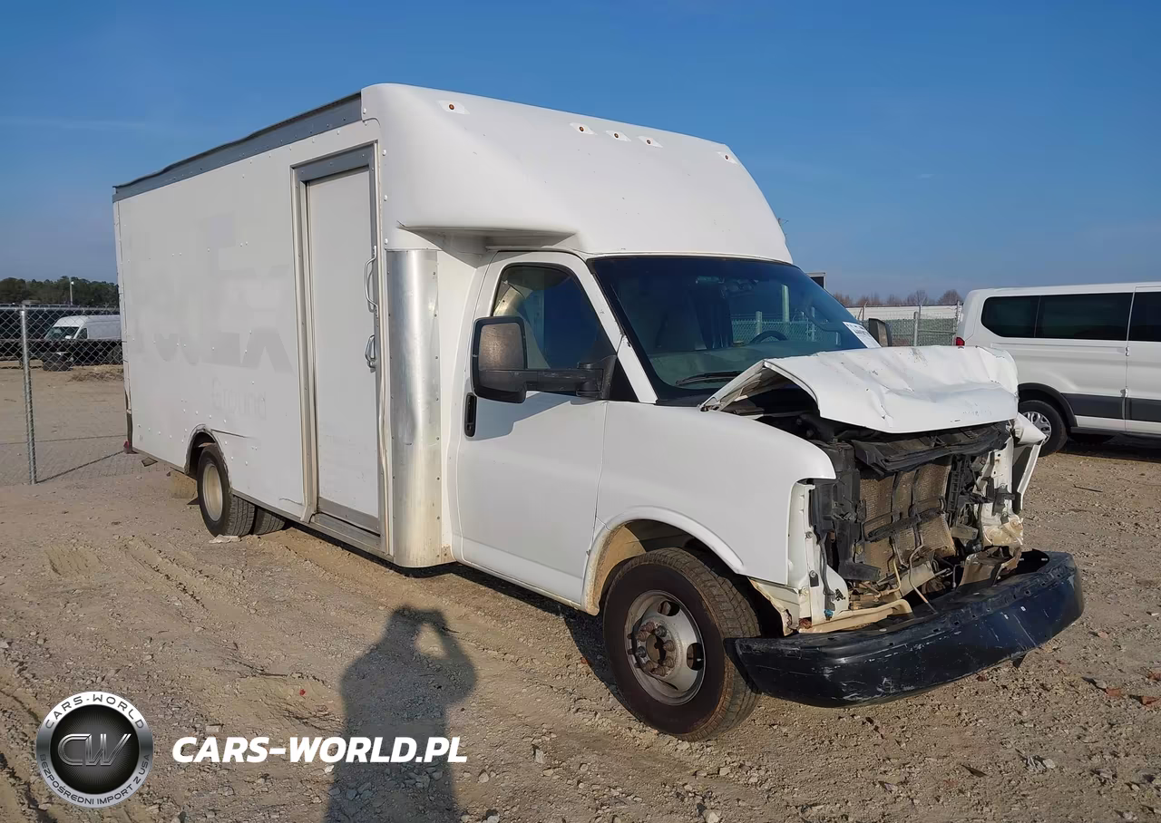2017 GMC Savana Cutaway Work Van