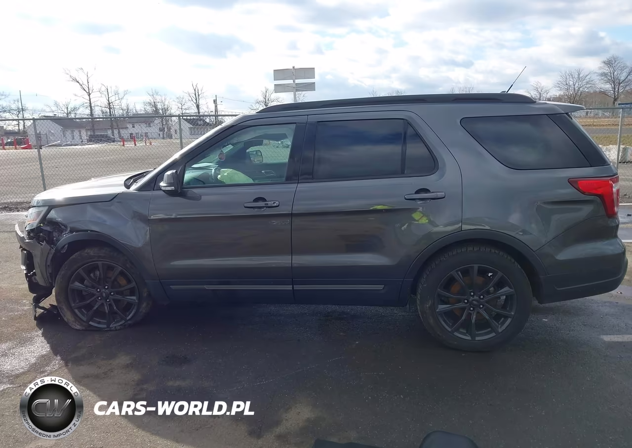 2018 Ford Explorer Xlt VIN:1FM5K8D83JGA39197 - 14