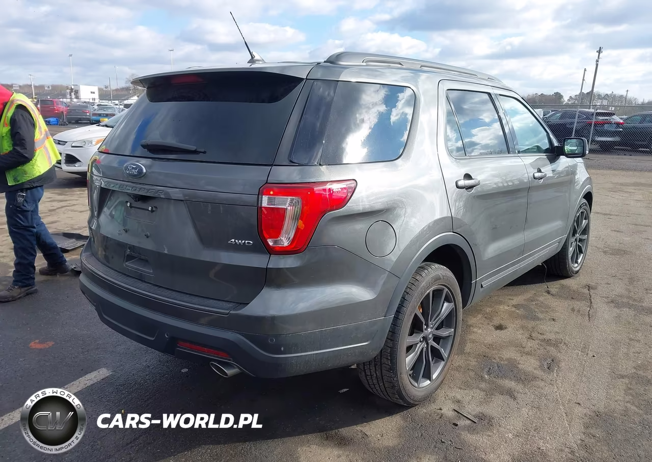 2018 Ford Explorer Xlt VIN:1FM5K8D83JGA39197 - 4