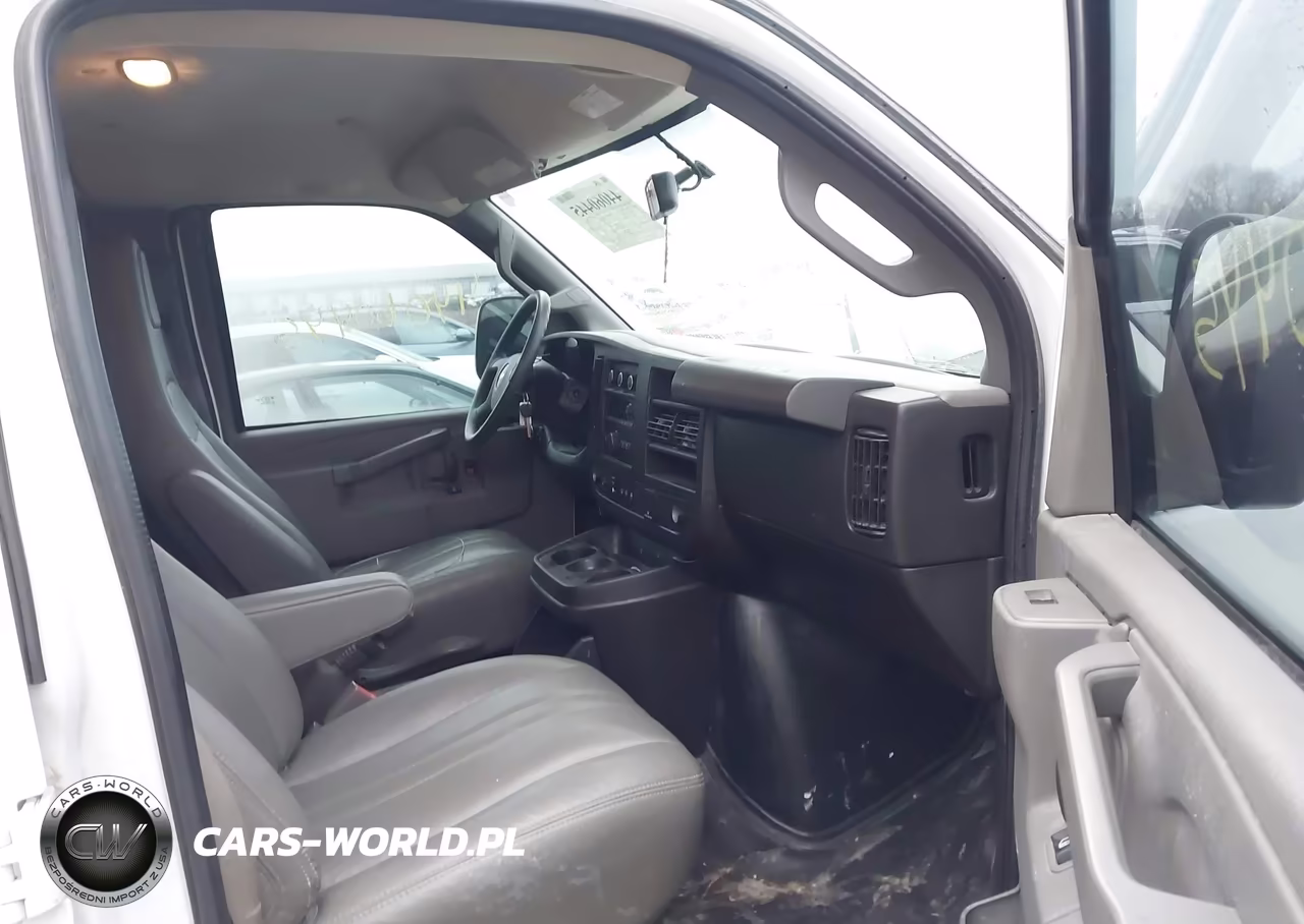 2019 Chevrolet Express 2500 Work Van VIN:1GCWGAFPXK1365976 - 5