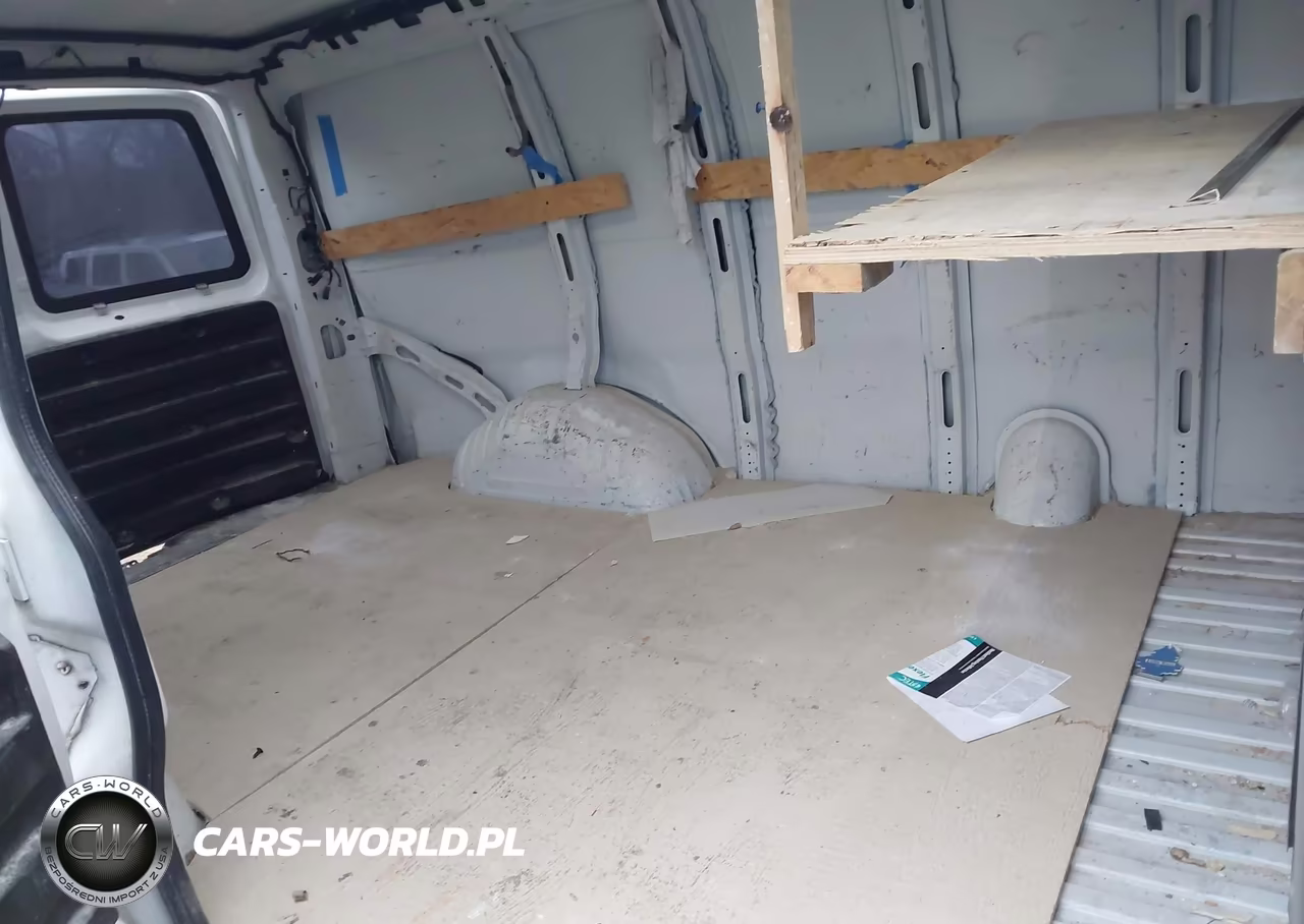 2019 Chevrolet Express 2500 Work Van VIN:1GCWGAFPXK1365976 - 8