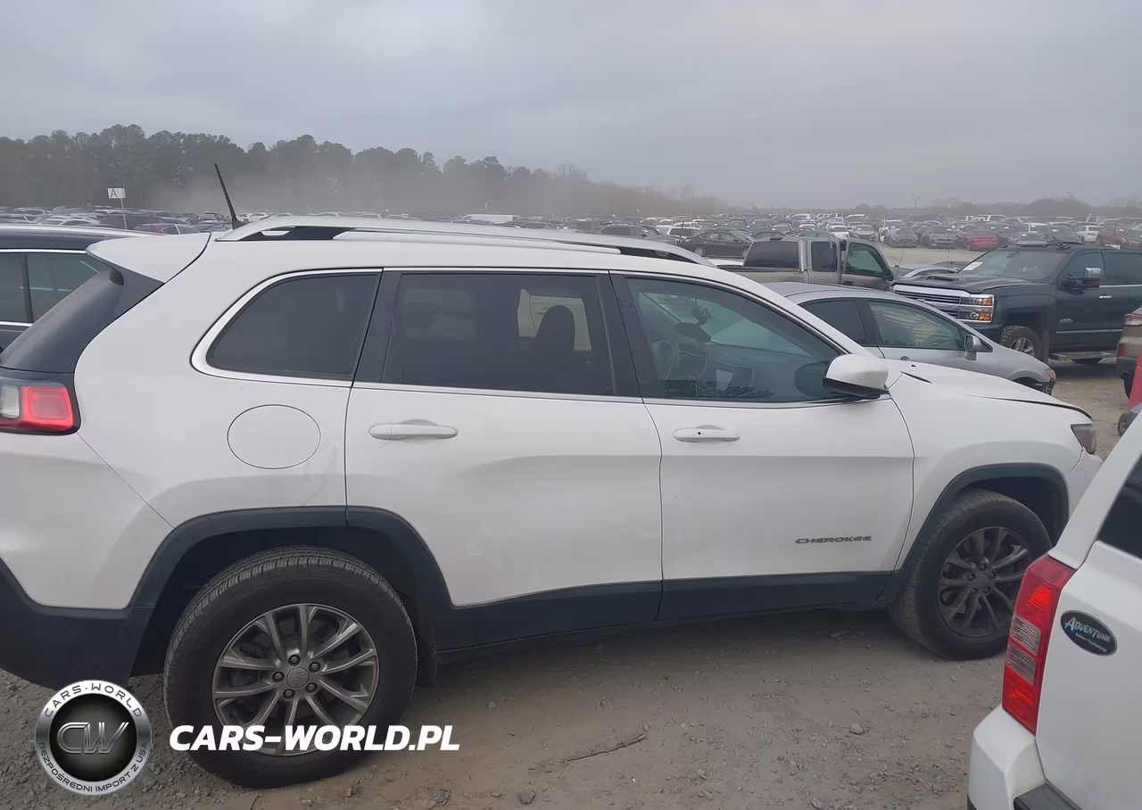 2019 Jeep Cherokee Latitude Plus 4X4 VIN:1C4PJMLX0KD138368 - 13