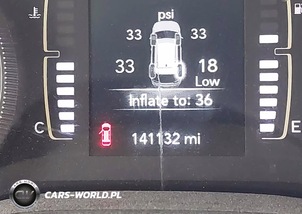 2019 Jeep Cherokee Latitude Plus 4X4 VIN:1C4PJMLX0KD138368 - 15