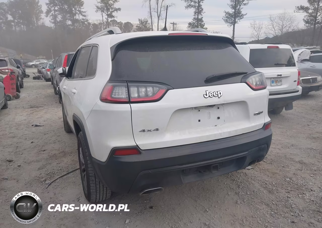 2019 Jeep Cherokee Latitude Plus 4X4 VIN:1C4PJMLX0KD138368 - 3