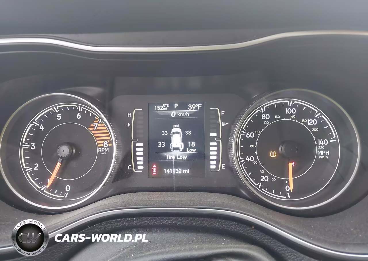 2019 Jeep Cherokee Latitude Plus 4X4 VIN:1C4PJMLX0KD138368 - 7
