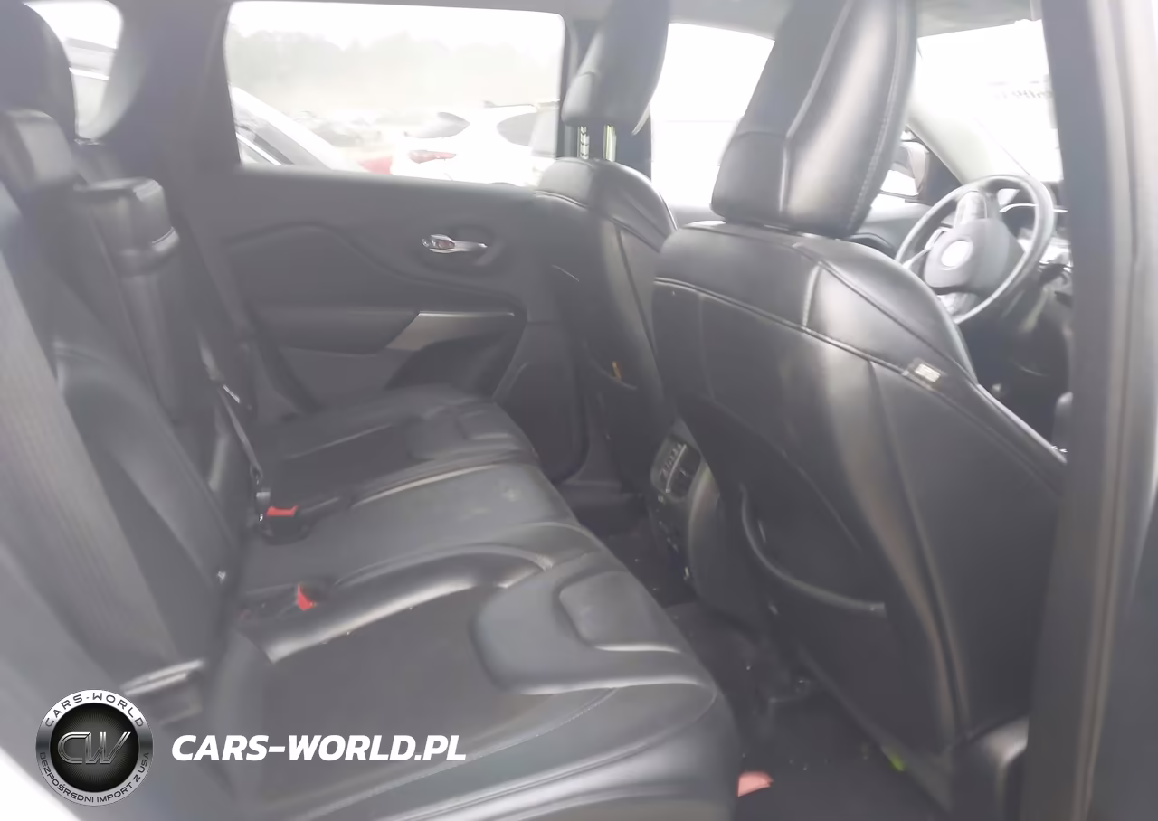 2019 Jeep Cherokee Latitude Plus 4X4 VIN:1C4PJMLX0KD138368 - 8