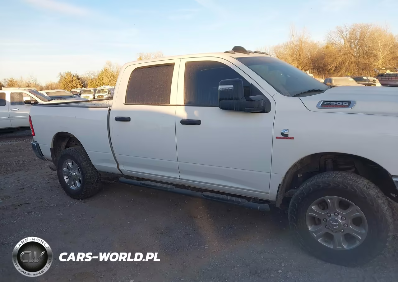 2023 Ram 2500 Tradesman VIN:3C6UR5CL2PG592623 - 13