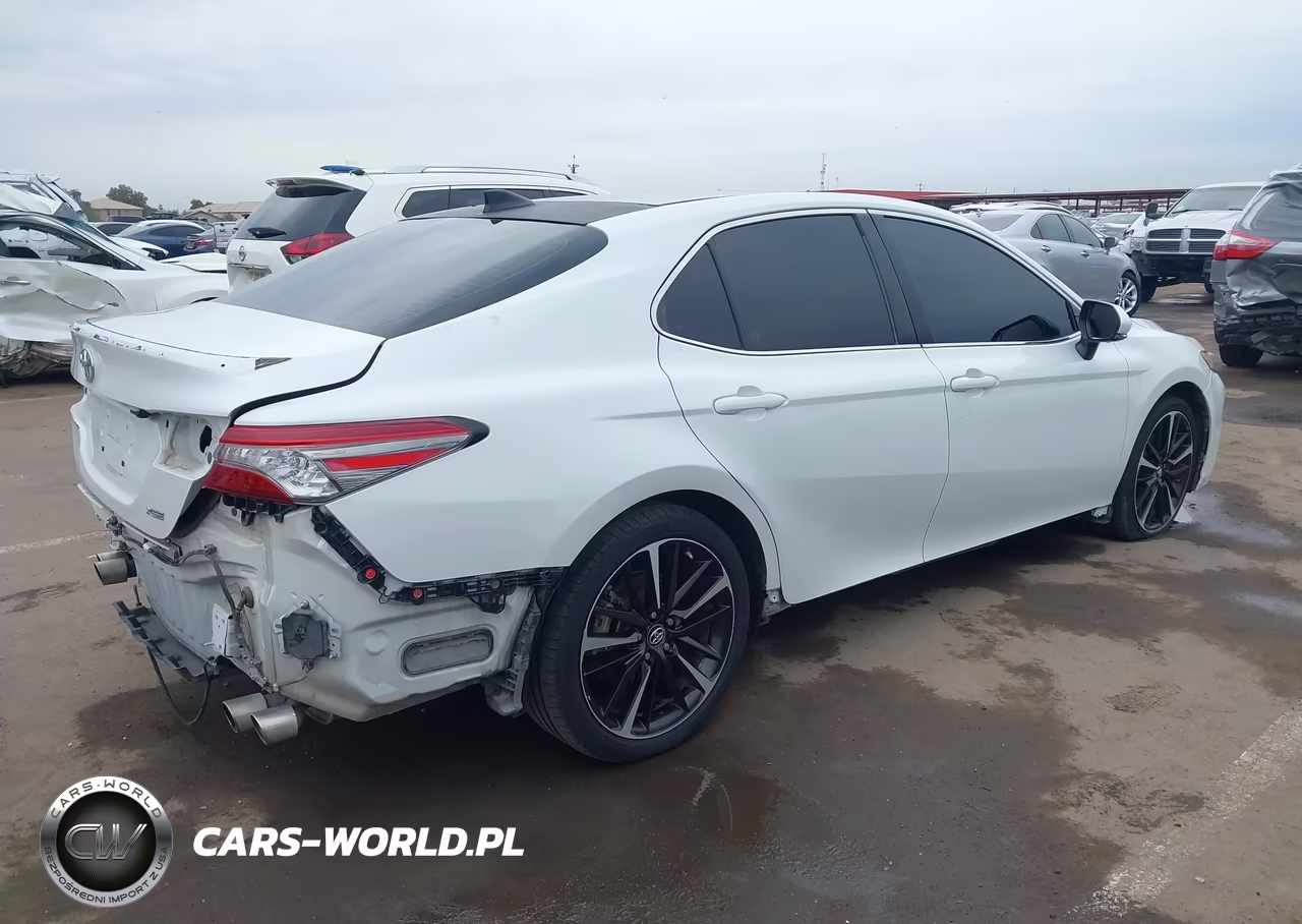 2018 Toyota Camry Xse VIN:4T1B61HK5JU046108 - 4