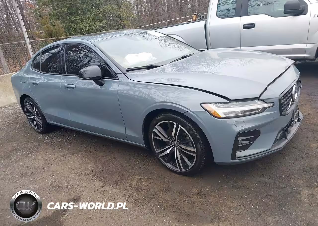 2022 Volvo S60 B5 R-Design