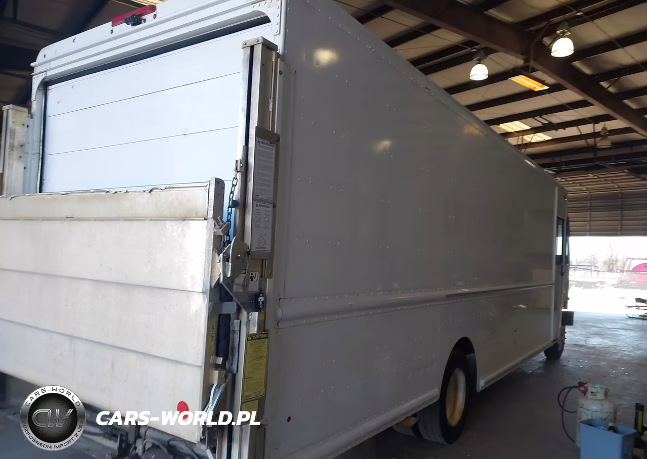2012 Freightliner Chassis M Line Walk-In Van VIN:4UZAC3DV7CCBT7215 - 13