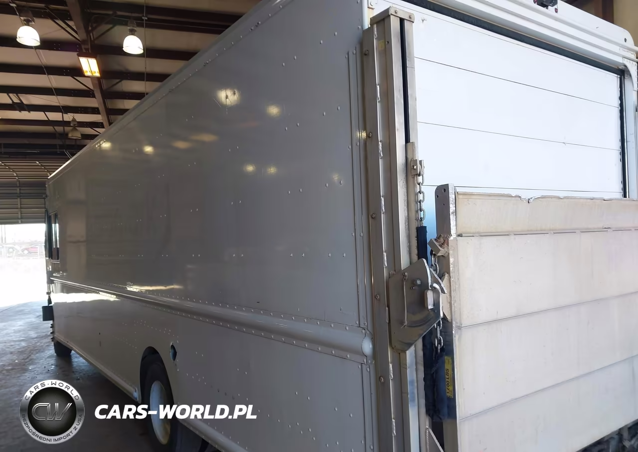 2012 Freightliner Chassis M Line Walk-In Van VIN:4UZAC3DV7CCBT7215 - 3