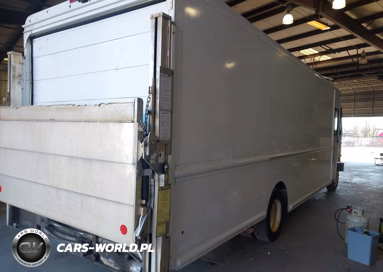 2012 Freightliner Chassis M Line Walk-In Van VIN:4UZAC3DV7CCBT7215 - 4