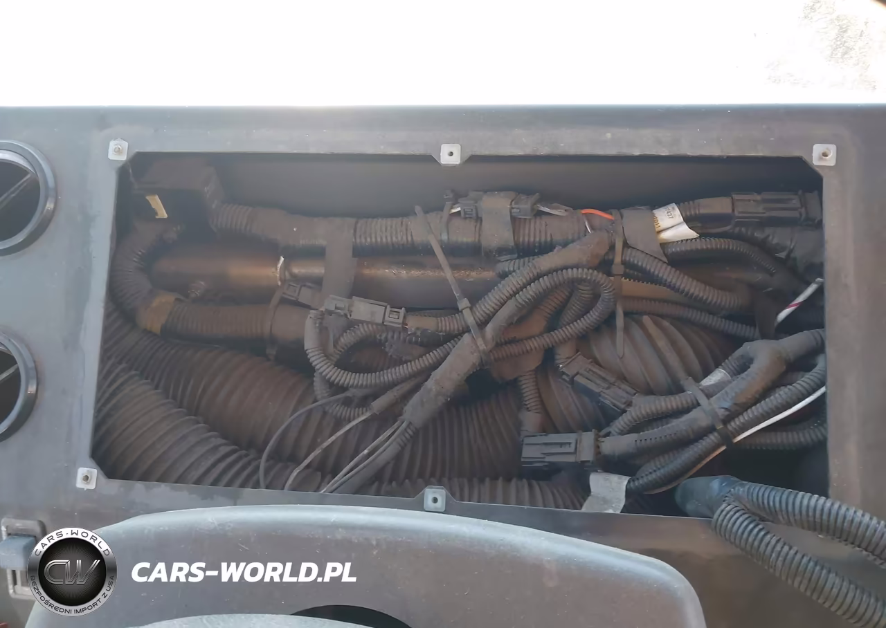 2012 Freightliner Chassis M Line Walk-In Van VIN:4UZAC3DV7CCBT7215 - 5