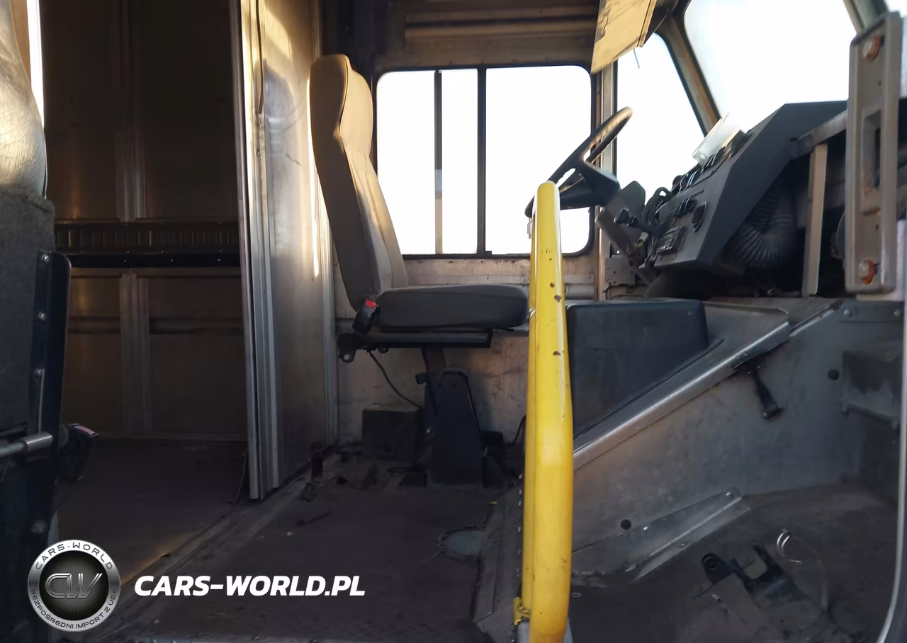 2012 Freightliner Chassis M Line Walk-In Van VIN:4UZAC3DV7CCBT7215 - 7