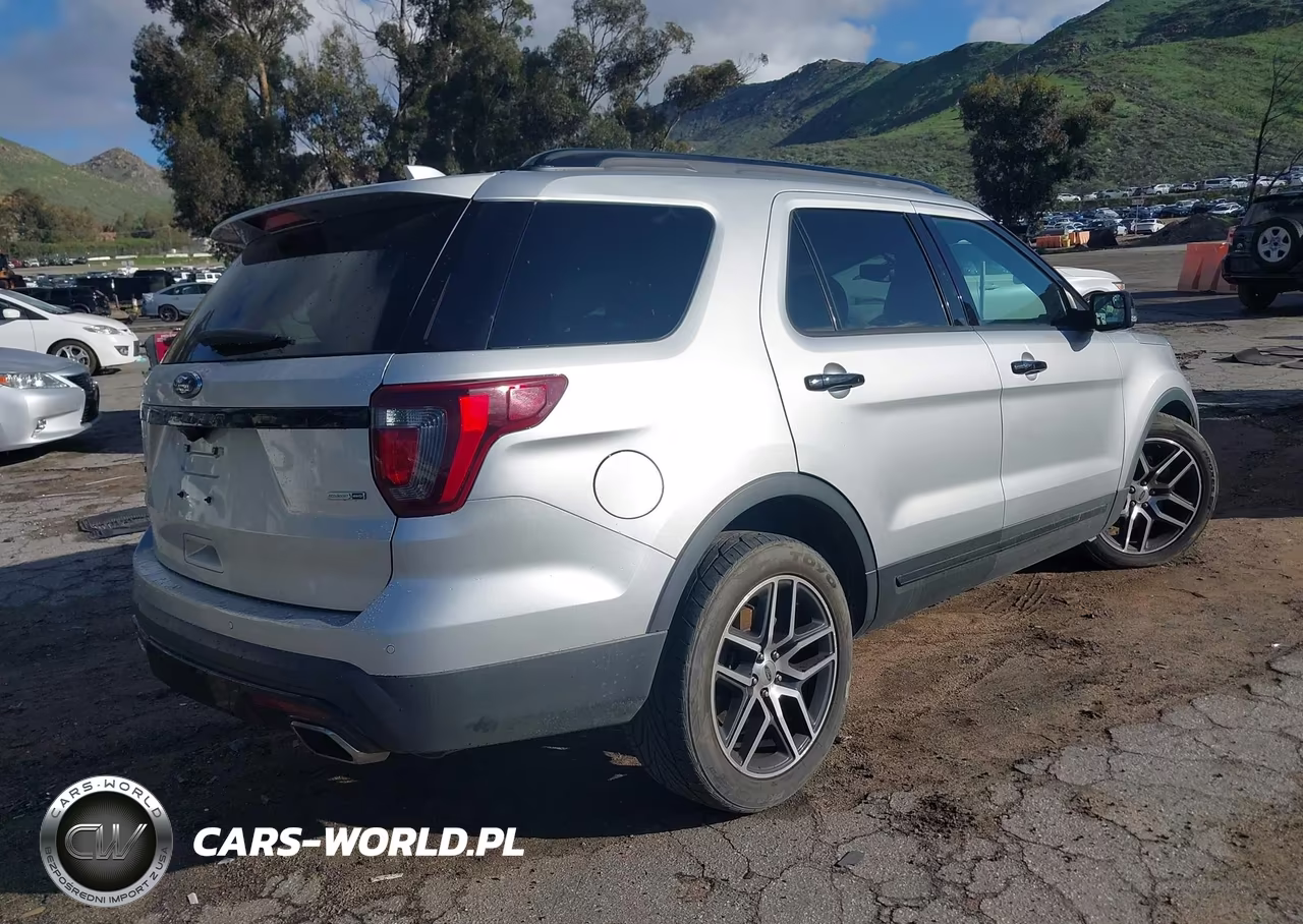 2017 Ford Explorer Sport VIN:1FM5K8GT9HGD66472 - 4