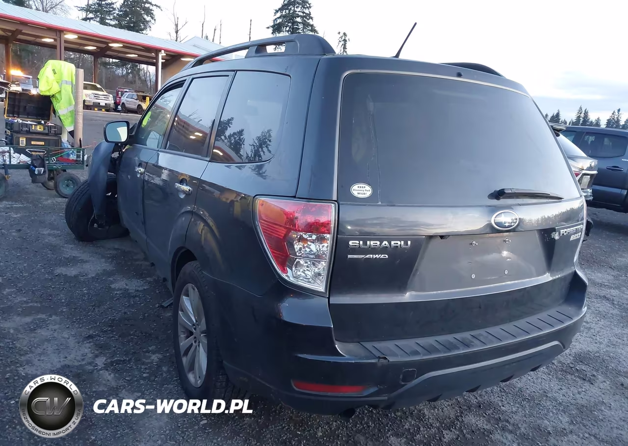 2013 Subaru Forester 2.5X Premium VIN:JF2SHADC3DH440928 - 3