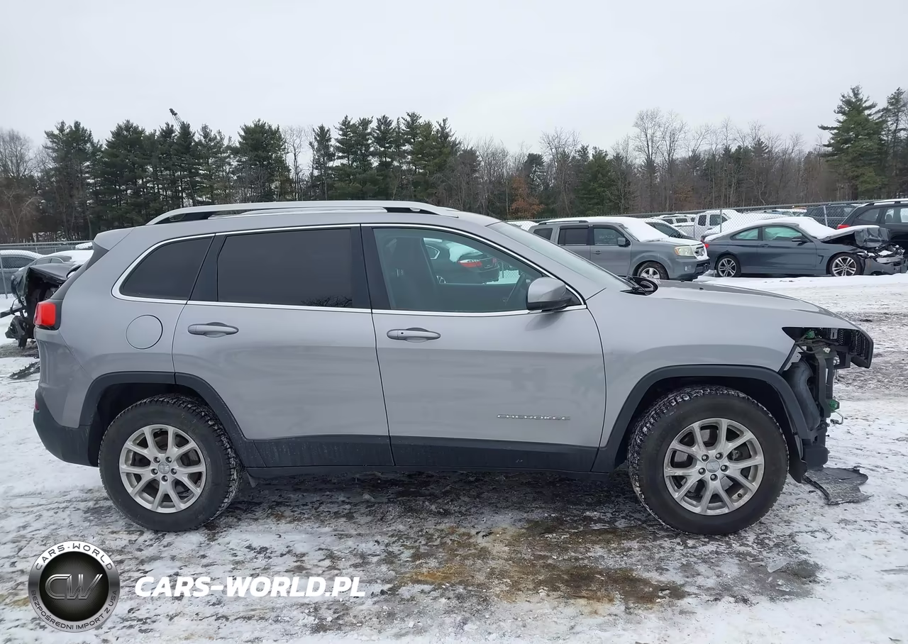 2017 Jeep Cherokee Latitude 4X4 VIN:1C4PJMCS1HD213804 - 13
