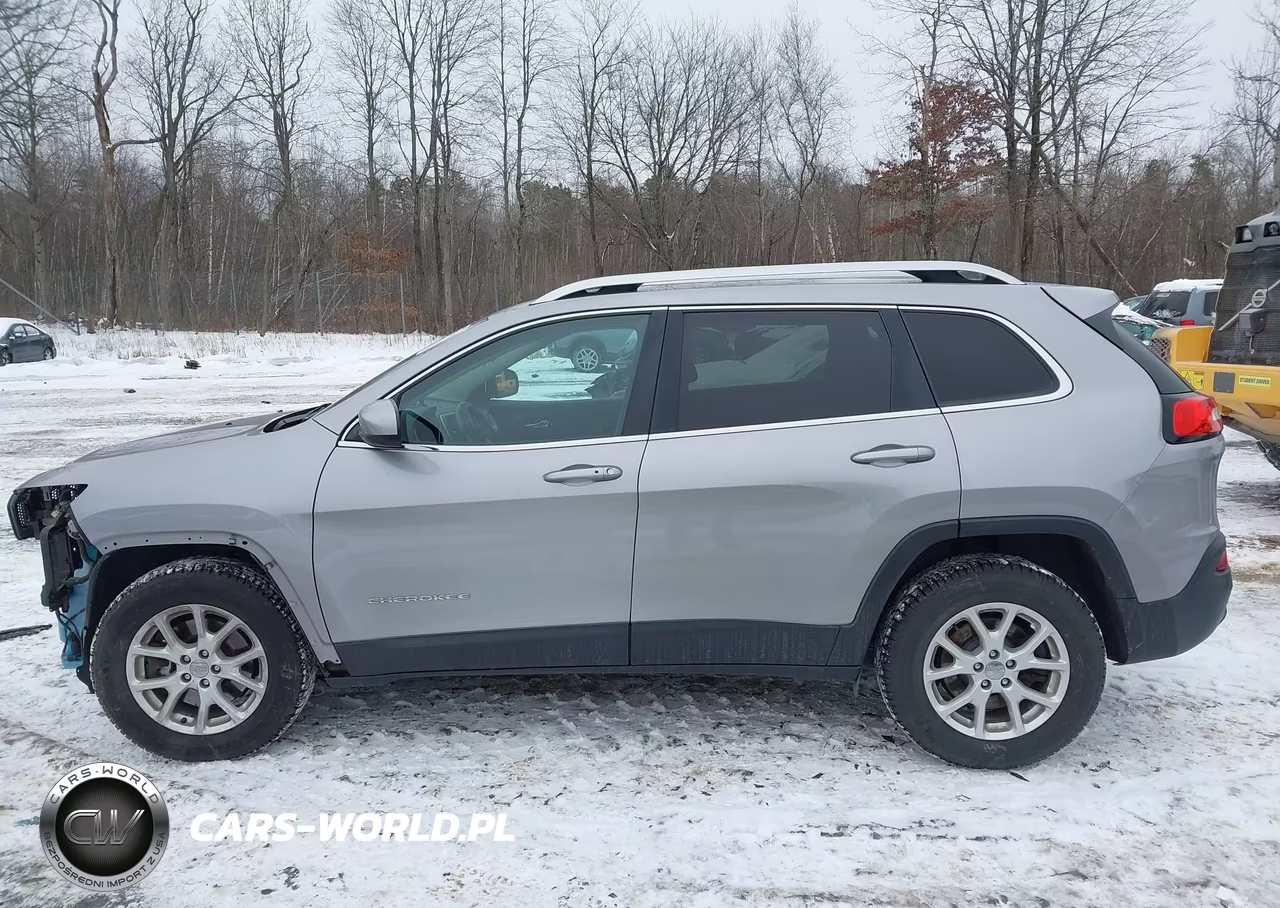 2017 Jeep Cherokee Latitude 4X4 VIN:1C4PJMCS1HD213804 - 14
