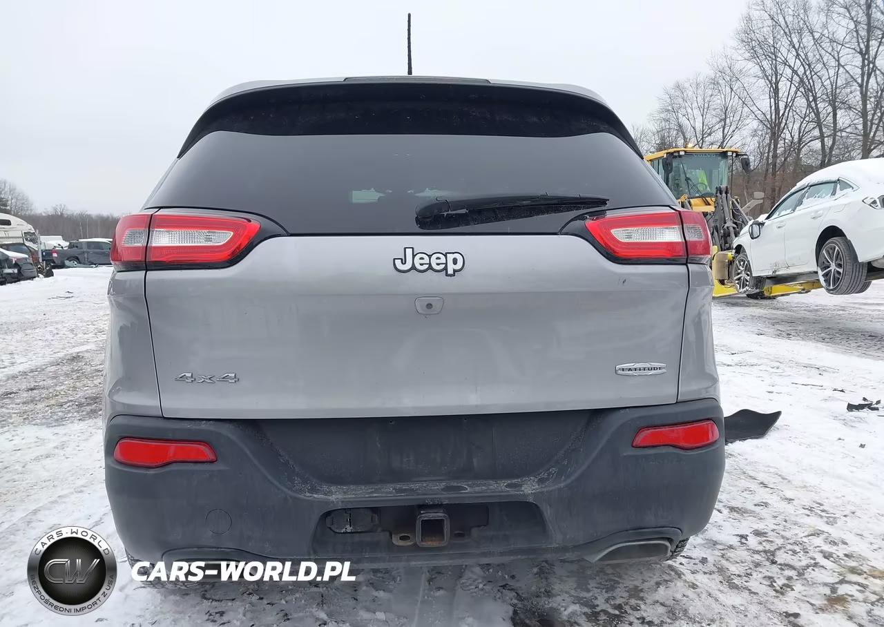 2017 Jeep Cherokee Latitude 4X4 VIN:1C4PJMCS1HD213804 - 16