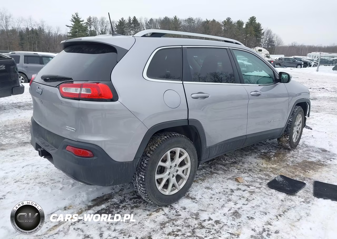 2017 Jeep Cherokee Latitude 4X4 VIN:1C4PJMCS1HD213804 - 4